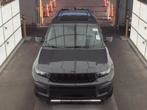 Used 2023 Jeep Grand Cherokee L Limited w/ Black Appearance Package image 2