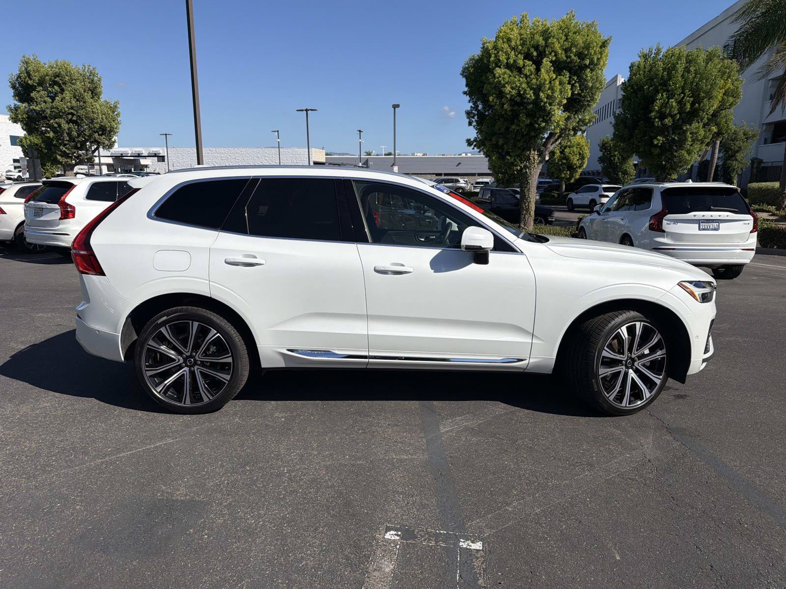 Certified 2023 Volvo XC60 T8 Ultimate w/ Climate Package AWD/4WD image 4