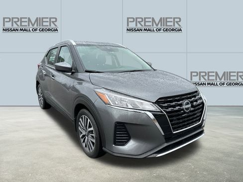 Used 2024 Nissan Kicks SV image 3