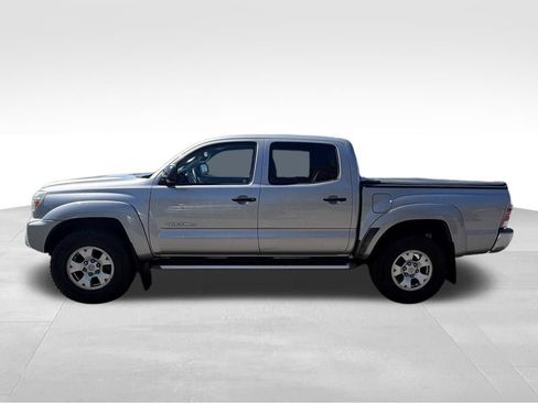 Used 2015 Toyota Tacoma PreRunner w/ SR5 Package RWD image 4