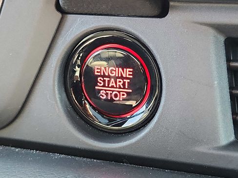 Used 2025 Honda Pilot TrailSport image 23