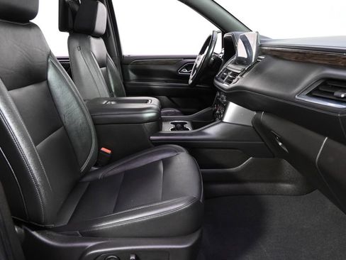 Used 2021 Chevrolet Suburban Z71 w/ Luxury Package AWD/4WD image 16