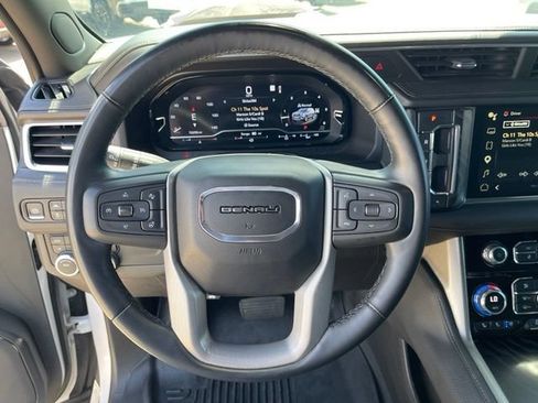 Used 2023 GMC Yukon Denali AWD/4WD image 14