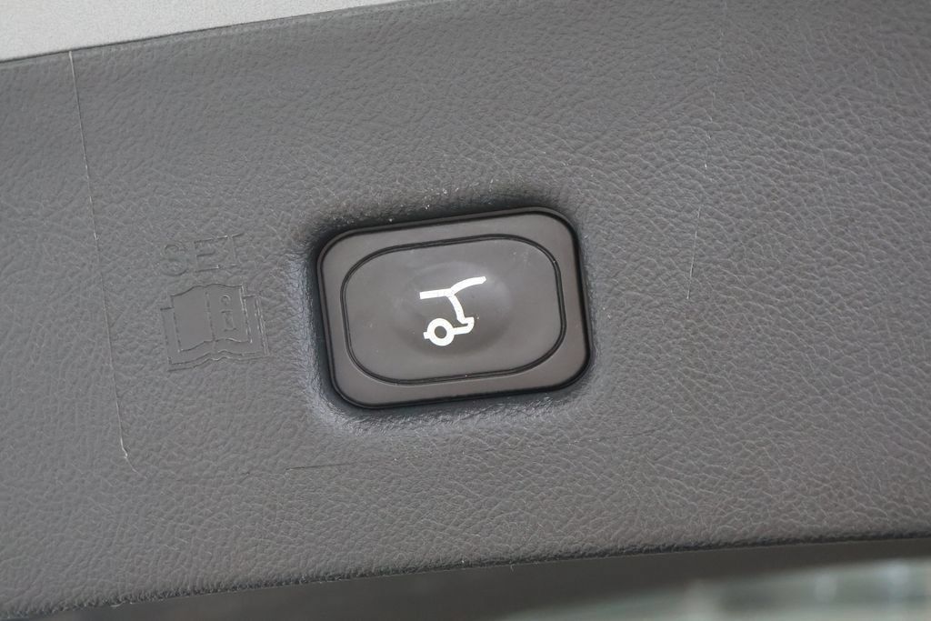 Used 2023 Lincoln Nautilus FWD w/ Premium Package image 29