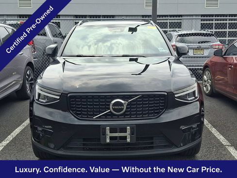 Used 2023 Volvo XC40 B5 Plus w/ Climate Package AWD/4WD image 2
