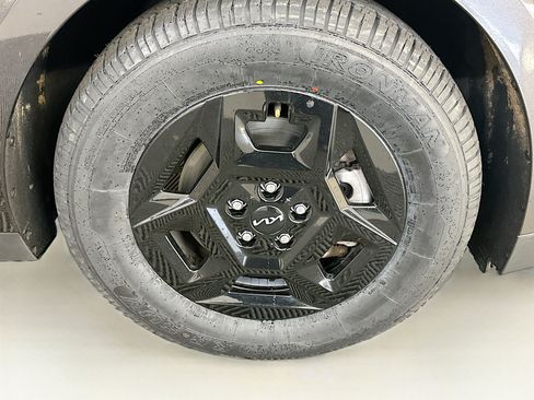 Used 2026 Kia Carnival FWD image 11