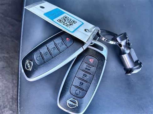 Used 2025 Nissan Pathfinder Platinum w/ Black Appearance Package image 39