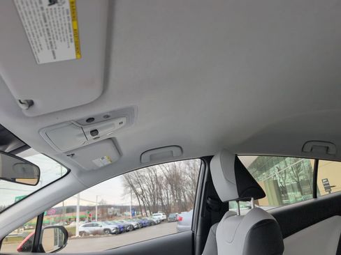 Used 2017 Toyota Prius Prime Premium image 23