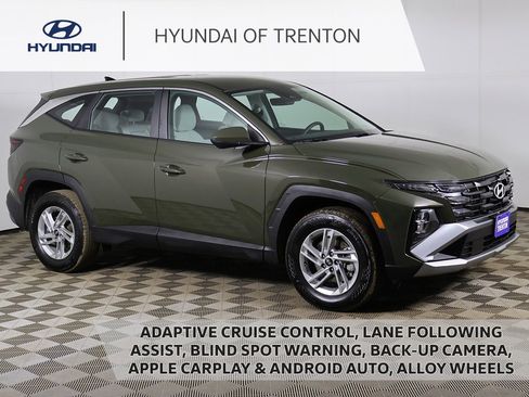 Certified 2025 Hyundai Tucson SE image 1