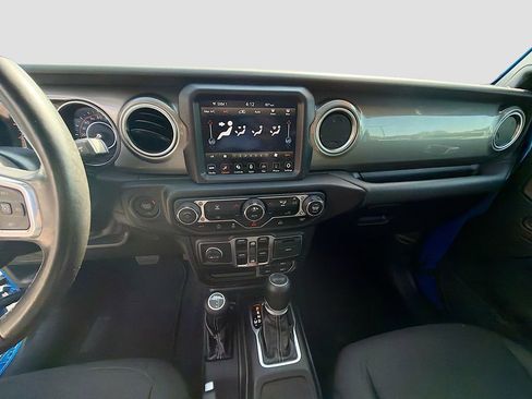 Used 2022 Jeep Wrangler Unlimited Sahara AWD/4WD image 25