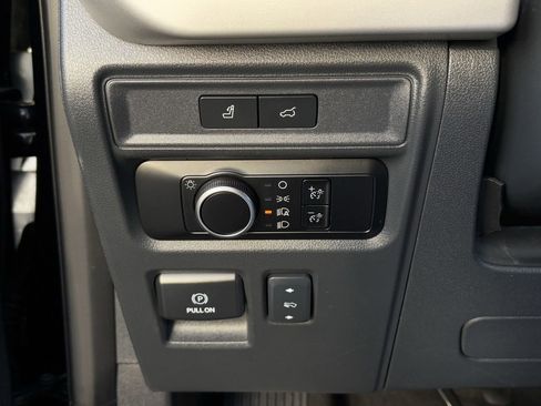 Used 2024 Ford Expedition XLT image 23