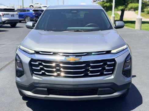 Used 2025 Chevrolet Equinox LT FWD image 2