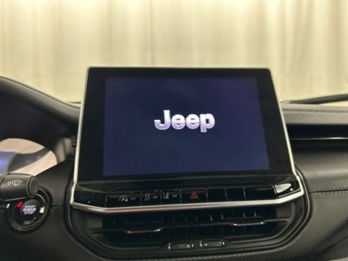 Used 2025 Jeep Compass Latitude w/ Convenience Group AWD/4WD image 17