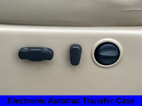 Used 2010 Chevrolet Silverado 1500 LTZ w/ White Diamond Tricoat Edition image 31