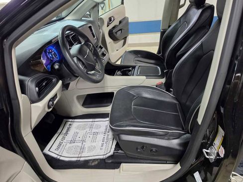 Used 2022 Chrysler Pacifica Limited image 15