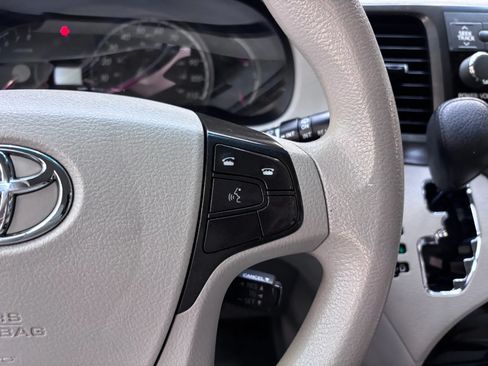 Used 2014 Toyota Sienna LE FWD image 14