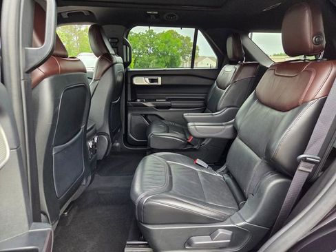 Used 2020 Ford Explorer Platinum w/ Premium Technology Package AWD/4WD image 13