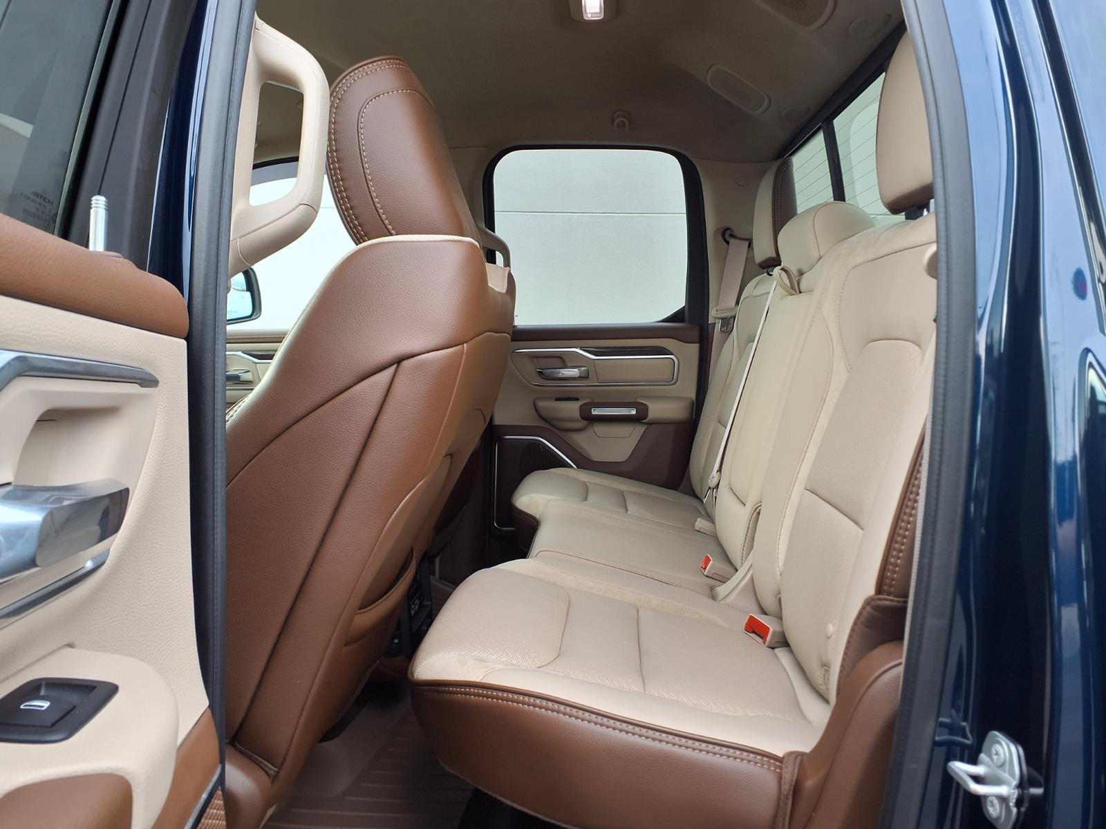 Used 2019 RAM 1500 Laramie RWD image 12