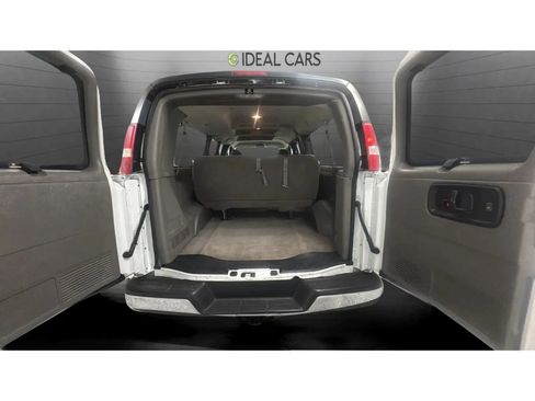 Used 2004 Chevrolet Express 3500 Extended Passenger w/ LS Preferred Equipment Group RWD image 19