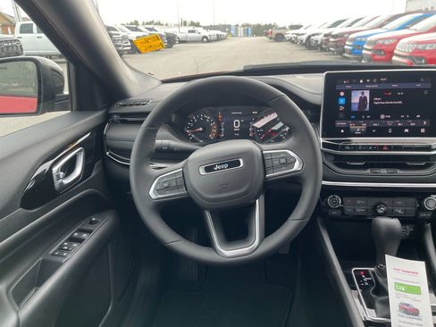 New 2026 Jeep Compass Latitude image 16