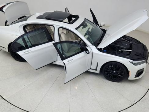 Used 2022 BMW 740i w/ M Sport Package image 86