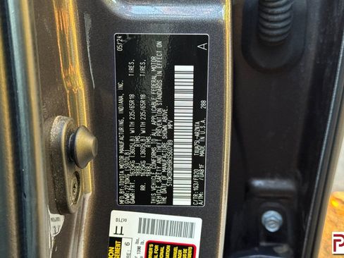 Used 2024 Toyota Highlander LE image 39