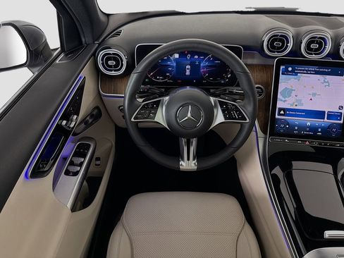 Certified 2025 Mercedes-Benz GLC 300 image 10