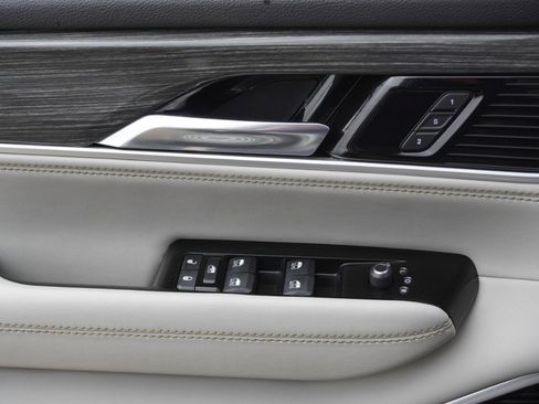 Used 2022 Jeep Wagoneer Series III w/ Premium Group I image 22