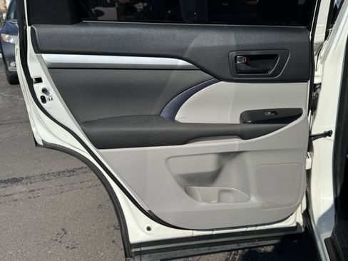 Used 2019 Toyota Highlander LE image 30