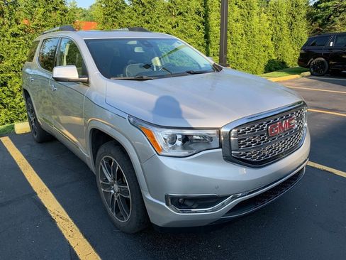 Used 2019 GMC Acadia Denali w/ Technology Package AWD/4WD image 4
