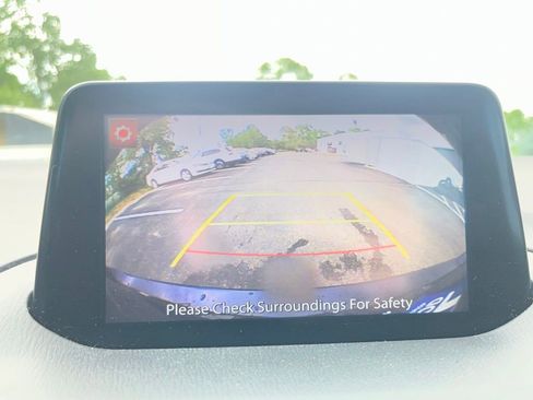 Used 2018 MAZDA MAZDA3 Touring FWD image 17