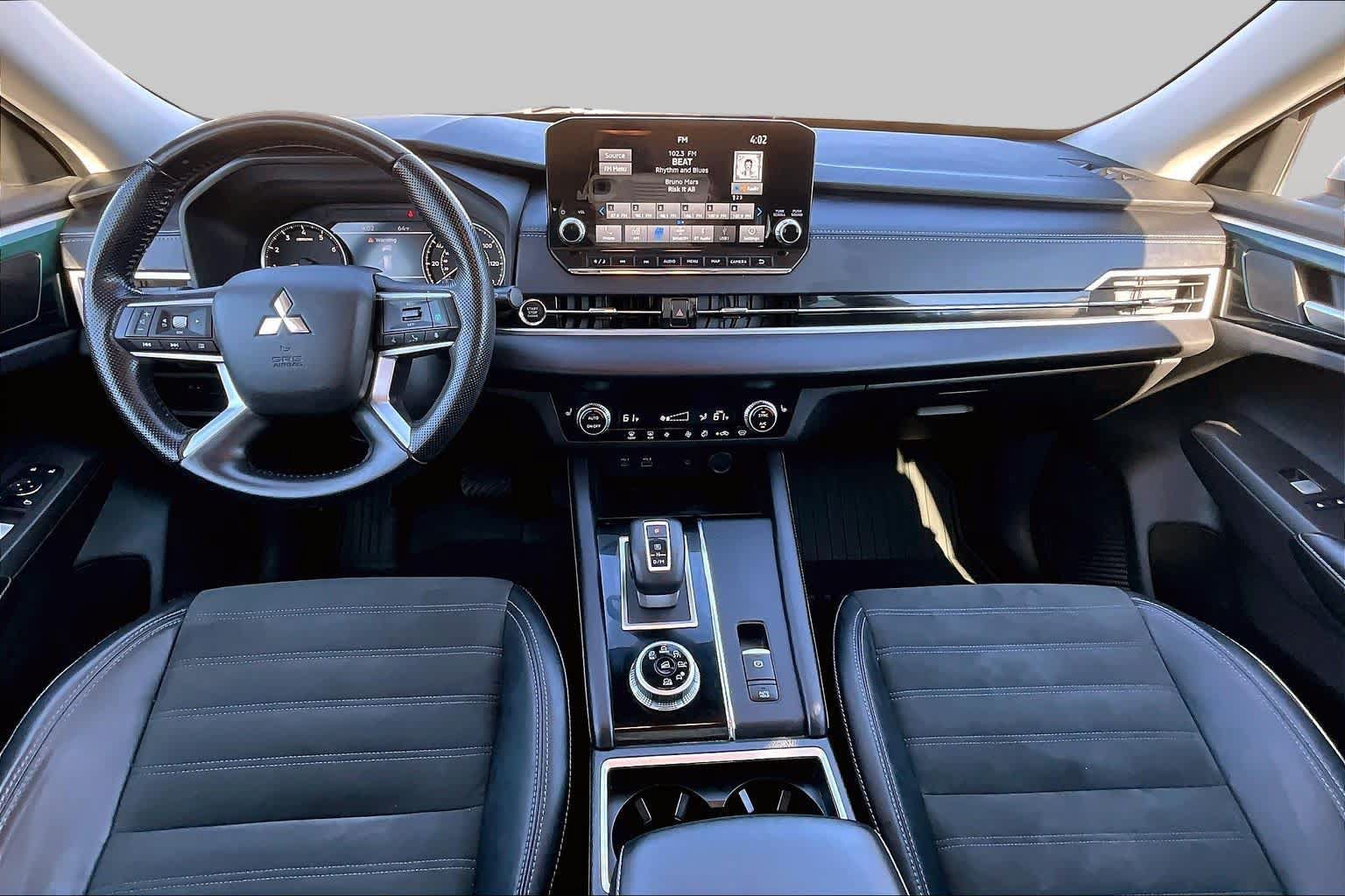 Used 2022 Mitsubishi Outlander SE AWD/4WD image 16