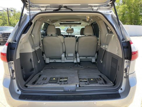 Used 2015 Toyota Sienna XLE Premium FWD image 50