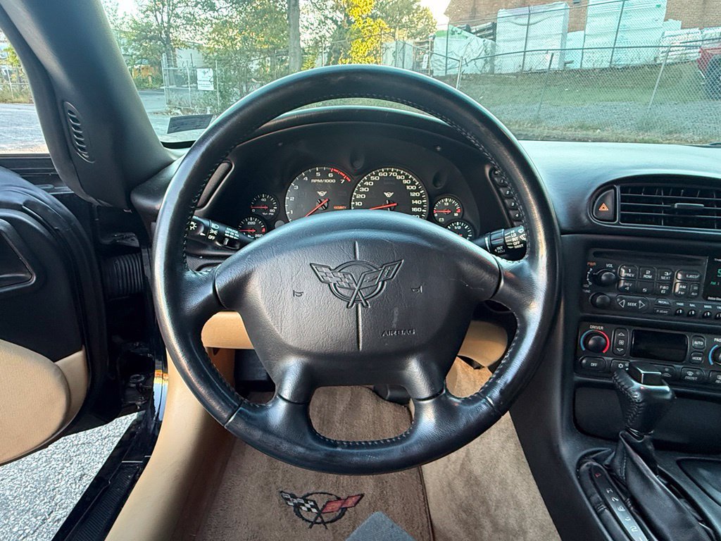 Used 2004 Chevrolet Corvette Coupe RWD image 31