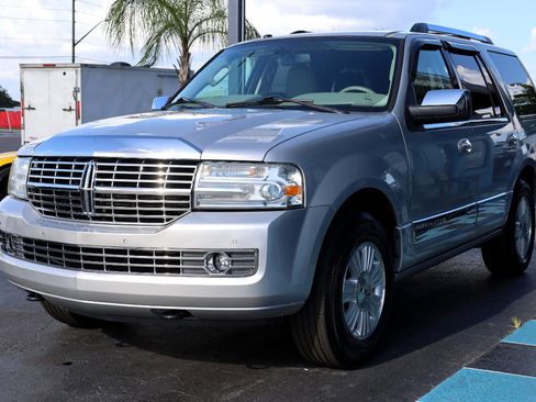 Used 2014 Lincoln Navigator 2WD image 2