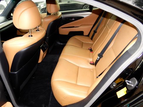 Used 2015 Lexus LS 460 w/ F Sport Package image 9