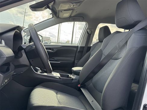 Used 2025 Toyota RAV4 XLE image 18