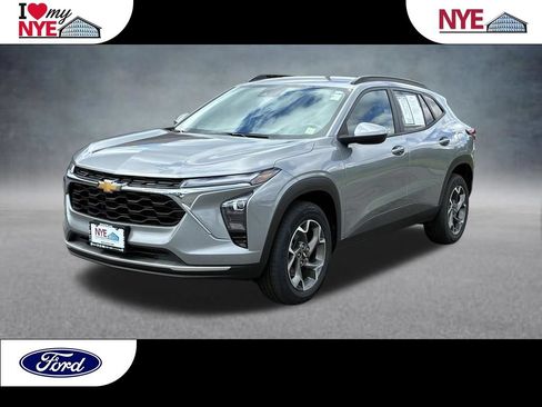 Used 2024 Chevrolet Trax LT FWD image 1