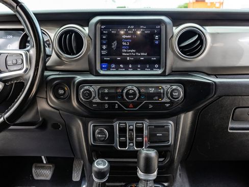 Used 2020 Jeep Wrangler Unlimited Sahara AWD/4WD image 23