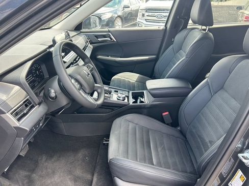 Used 2025 Mitsubishi Outlander 4WD Plug-In Hybrid image 28