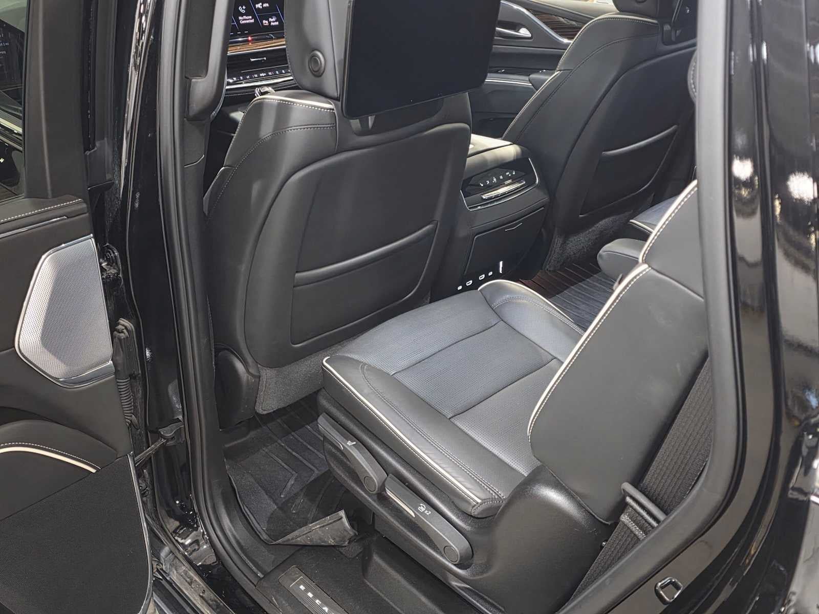 Certified 2024 Cadillac Escalade Premium Luxury w/ Performance Package AWD/4WD image 15