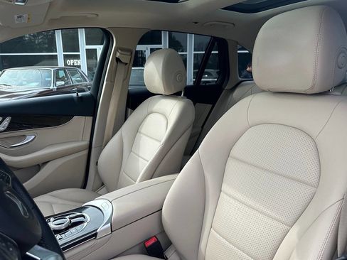 Used 2019 Mercedes-Benz GLC 300 w/ Premium Package image 14