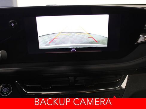 Used 2025 Buick Envista Preferred w/ Convenience I Package image 8