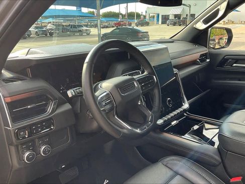 Used 2025 GMC Yukon Denali AWD/4WD image 16