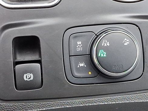 Used 2021 Chevrolet Traverse LT image 26