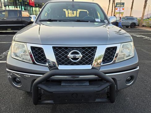 Used 2019 Nissan Frontier SL RWD image 2
