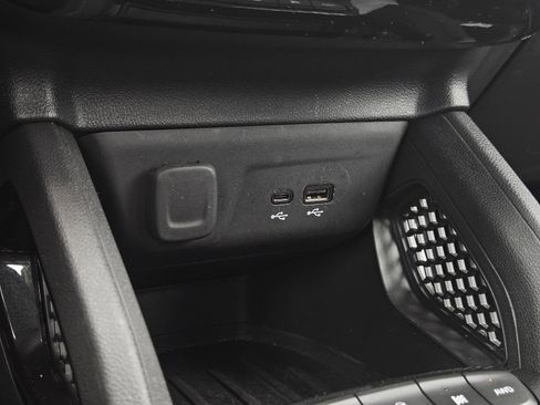 Used 2025 Chevrolet TrailBlazer LT AWD/4WD image 30