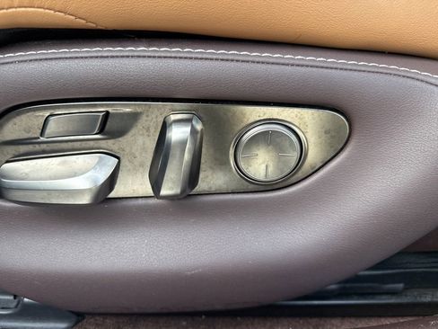 Used 2018 Lexus LS 500 AWD w/ Accessory Package (Z1) image 12