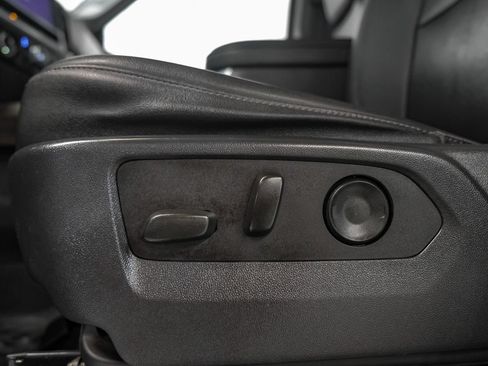 Used 2023 GMC Sierra 1500 SLT AWD/4WD image 30