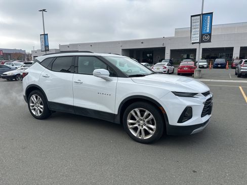 Used 2019 Chevrolet Blazer LT w/ Sun and Wheels Package image 2